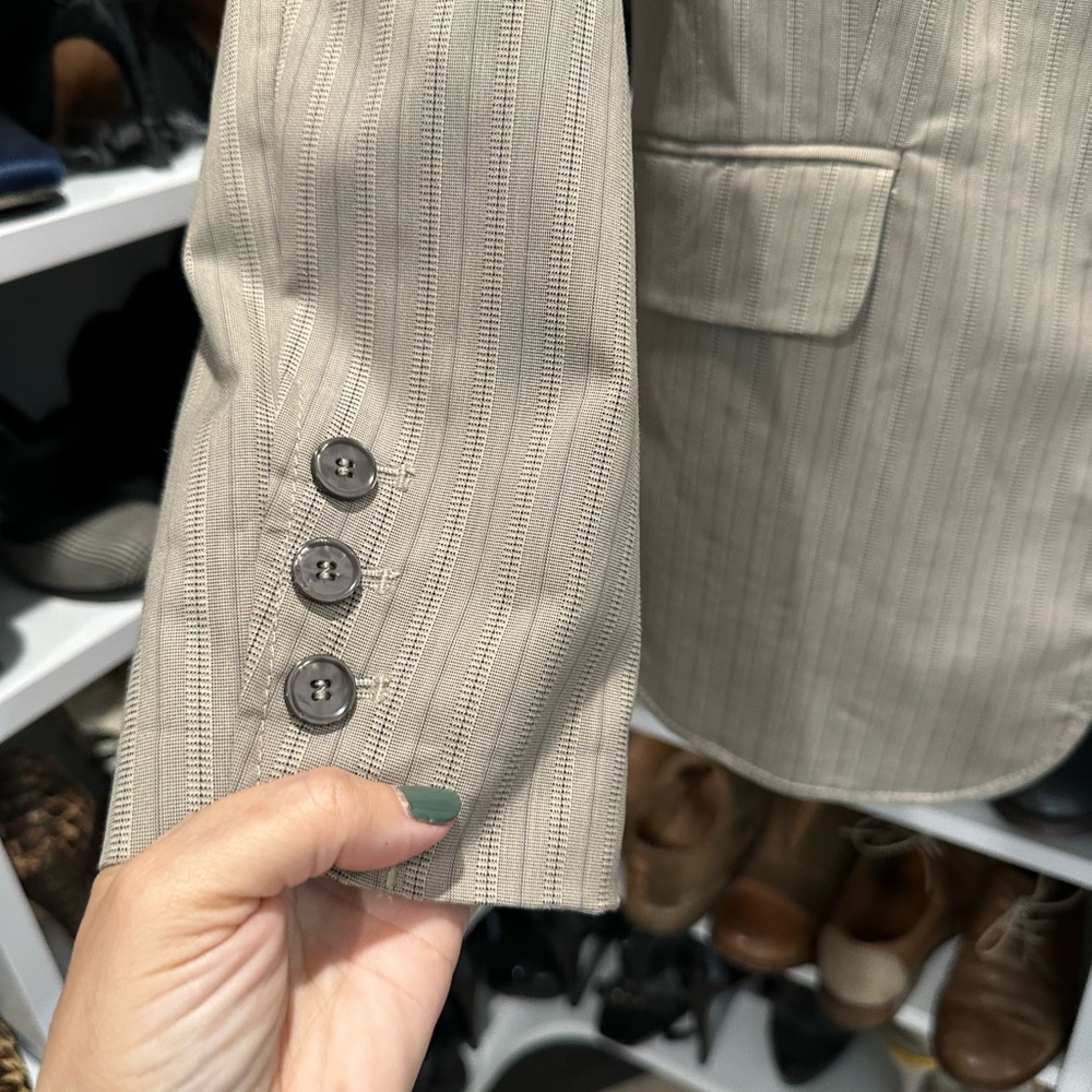The Limited Light beige pant suit - Picture 2 of 6